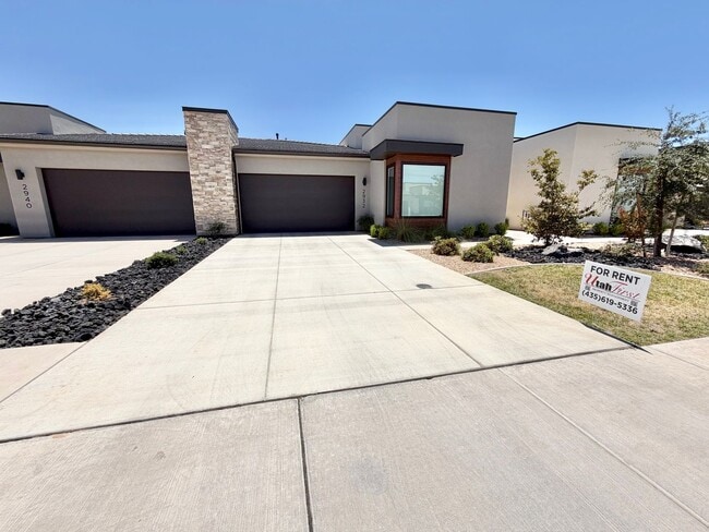 Building Photo - 2932 E Snowberry Dr