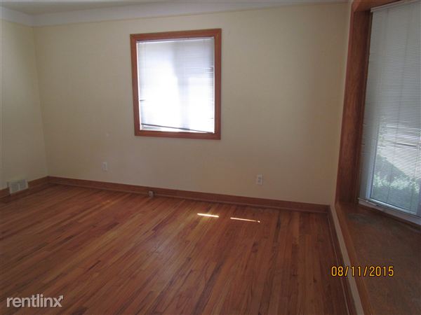 Building Photo - 28678 Couzens Ave