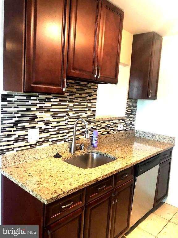 Building Photo - 4955 Americana Dr