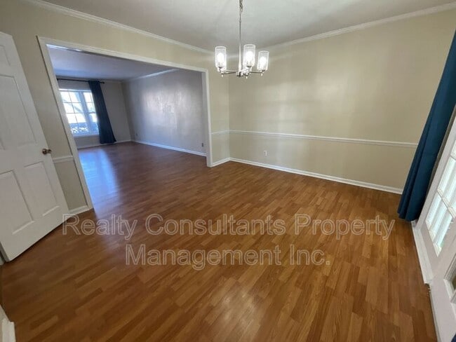 Building Photo - 3202-E Regents Park Lane