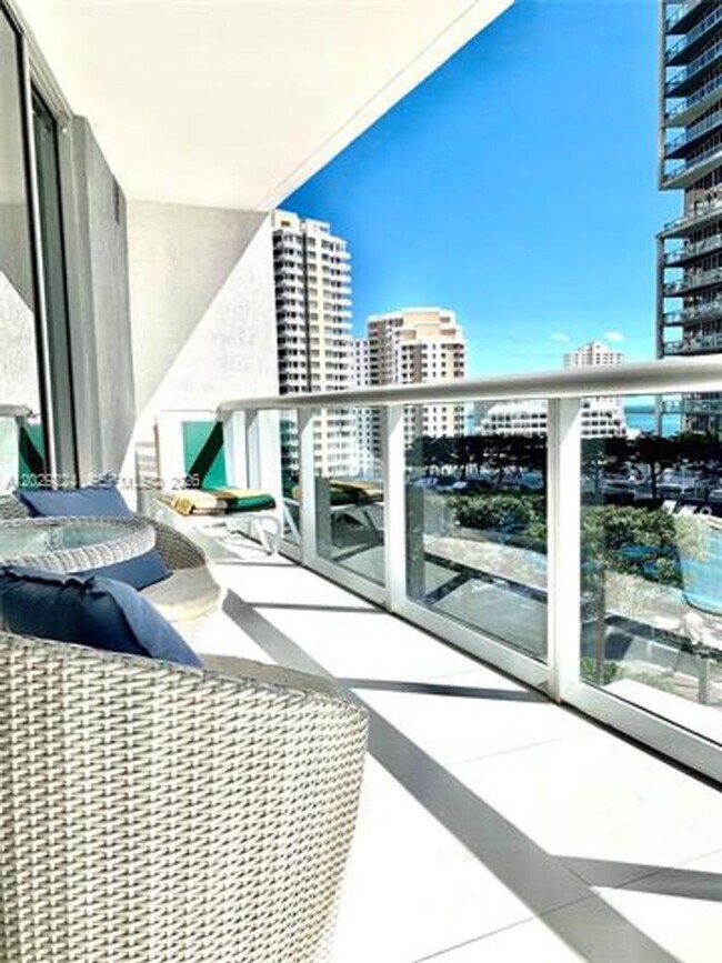 Foto del edificio - 475 Brickell Ave