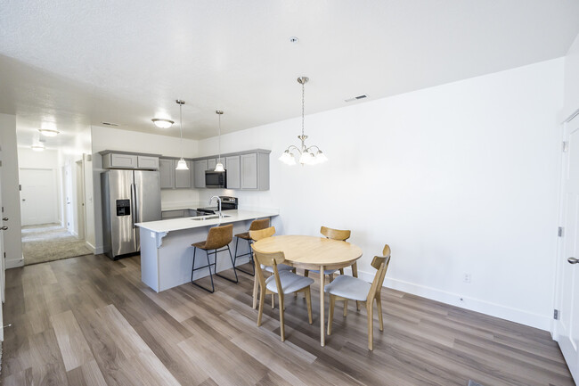 Foto del edificio - 1794 W Eaglewood Dr