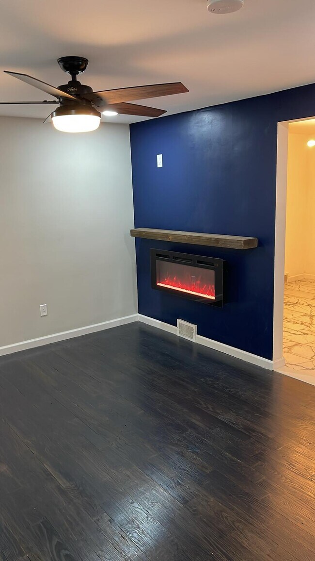 Building Photo - 2113 Vantine St