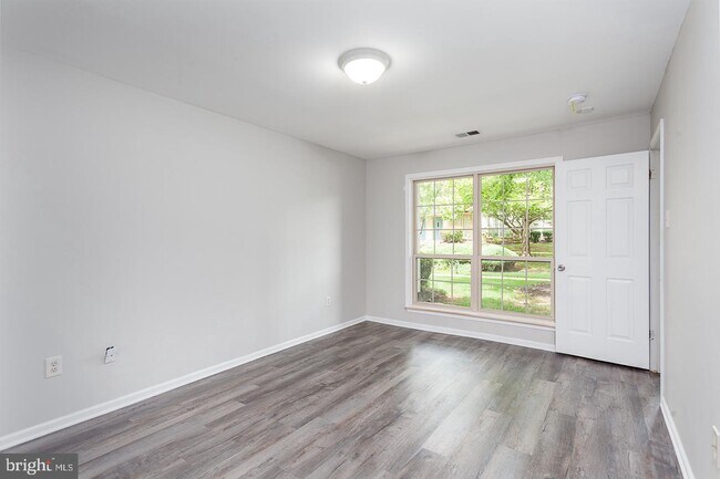 Foto del edificio - 915 Foxmeadow Dr