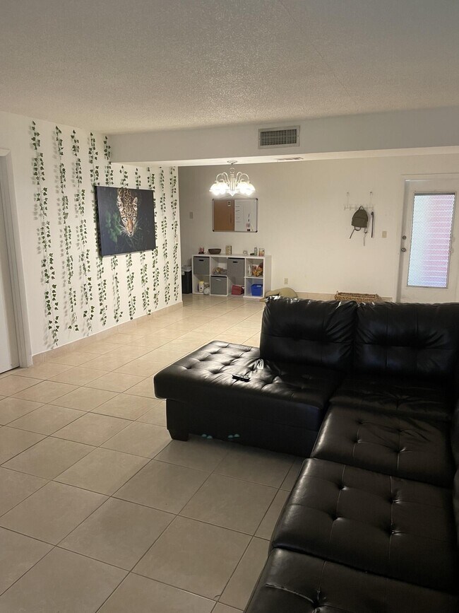 Foto del edificio - 622 NW 13th St