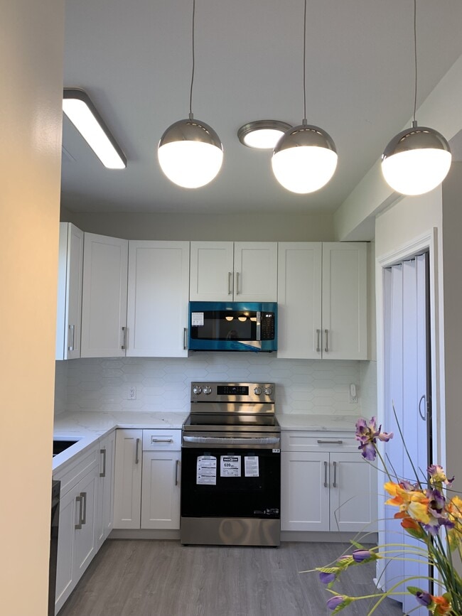 Photo du bâtiment - 43712 Alameda Dr