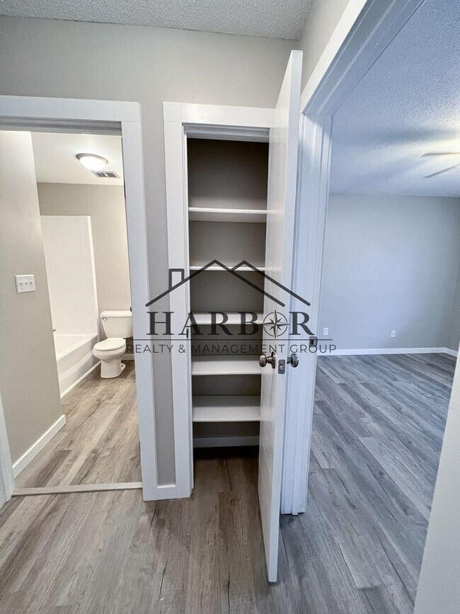 Foto del edificio - Renovated 1 Bedroom 1 Bath - SPECIAL: Lowe...