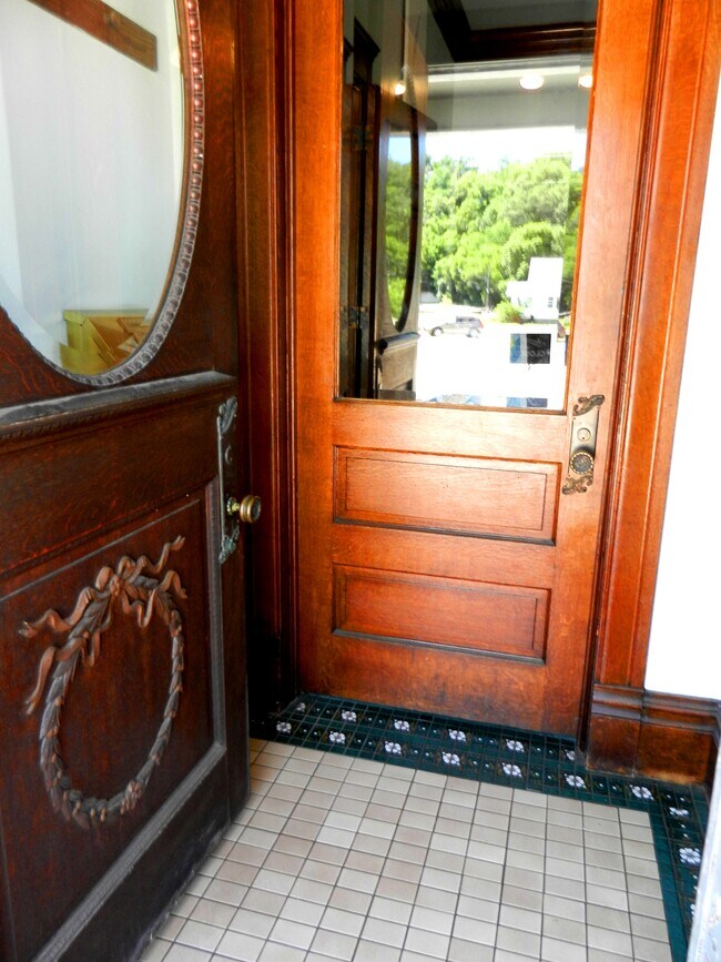 Puertas de entrada al 618 - 618 S Farwell St