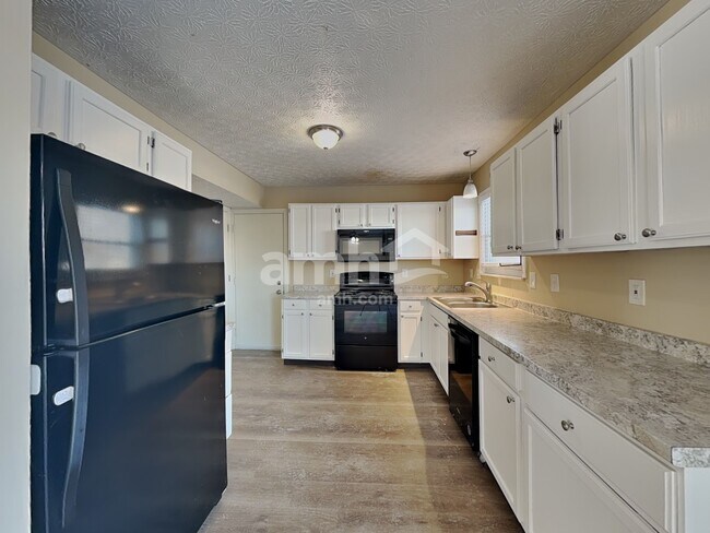 Foto del edificio - 1100 Lavender Ln