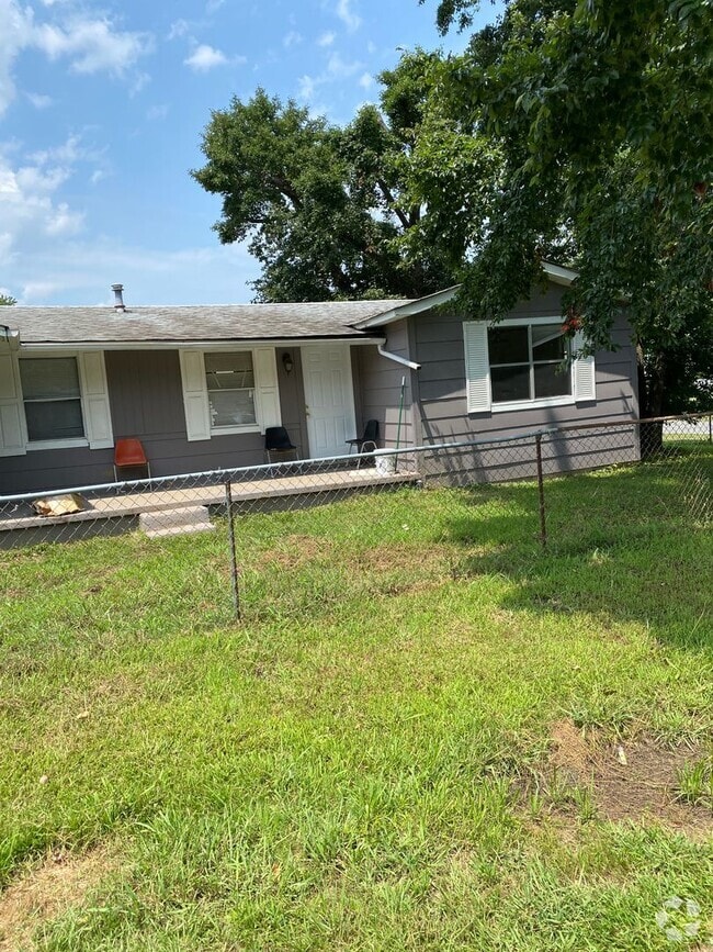 Building Photo - 621 Purifoy St