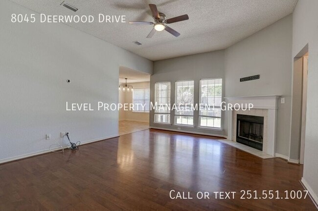 Foto del edificio - 8045 Deerwood Dr