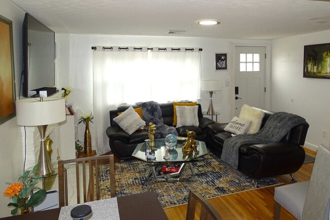 Foto del edificio - 7 Scannell Rd