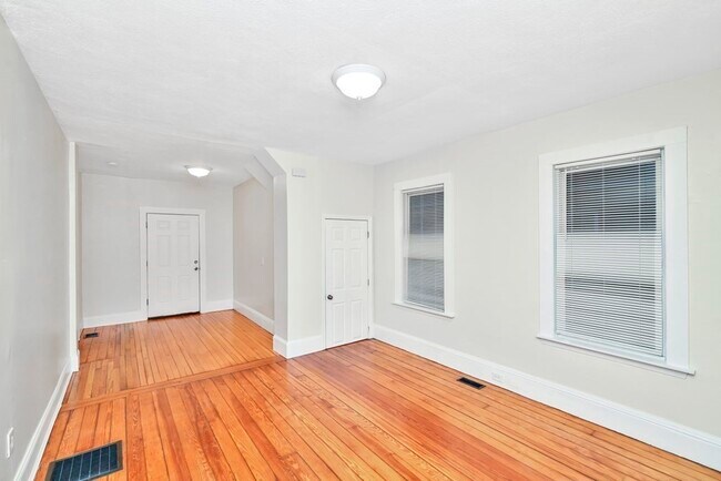 Building Photo - 68 Stanton St