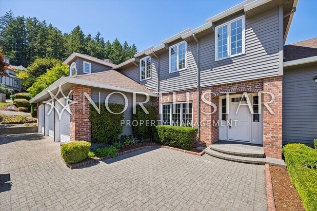 Building Photo - Elegant Corner-Lot Living Near Lakeridge High School