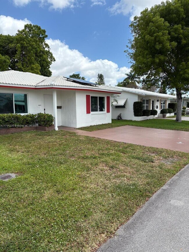 Foto del edificio - 6807 NW 75th St
