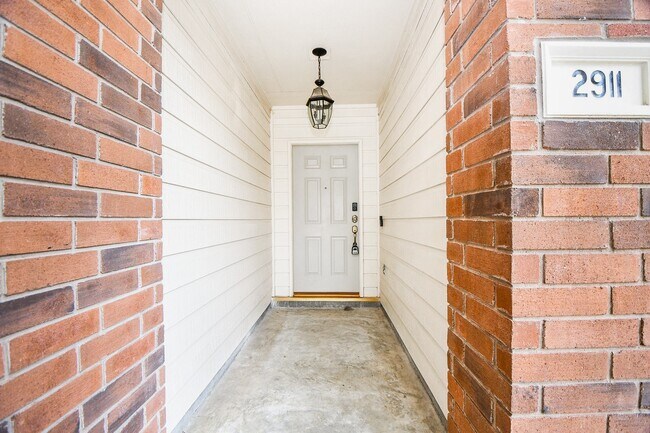 Foto del edificio - 2911 Copper Cliff Dr