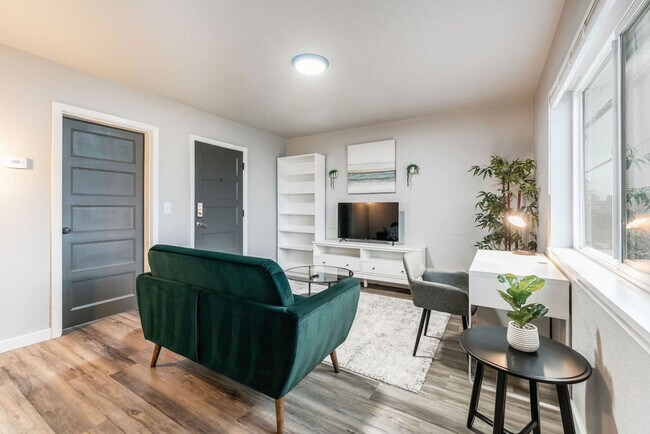 Building Photo - 1818 Court F