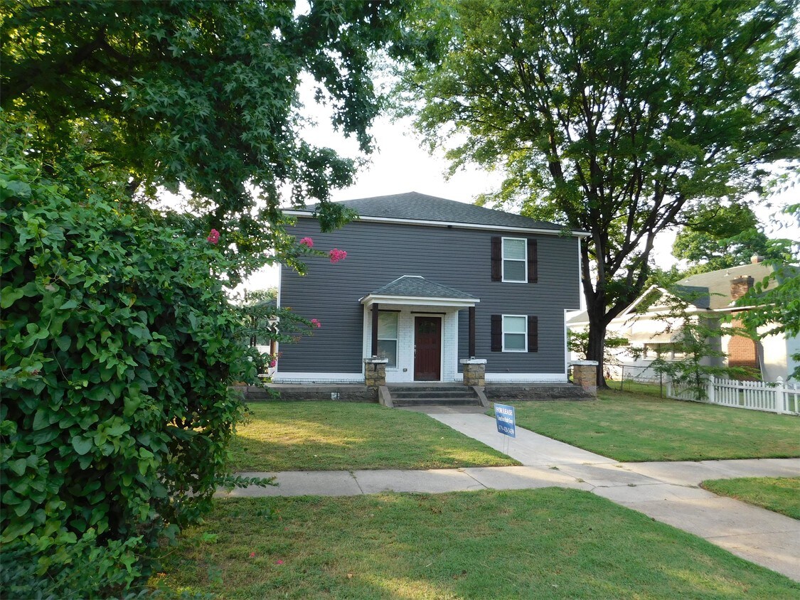 Primary Photo - 329 S 6th St