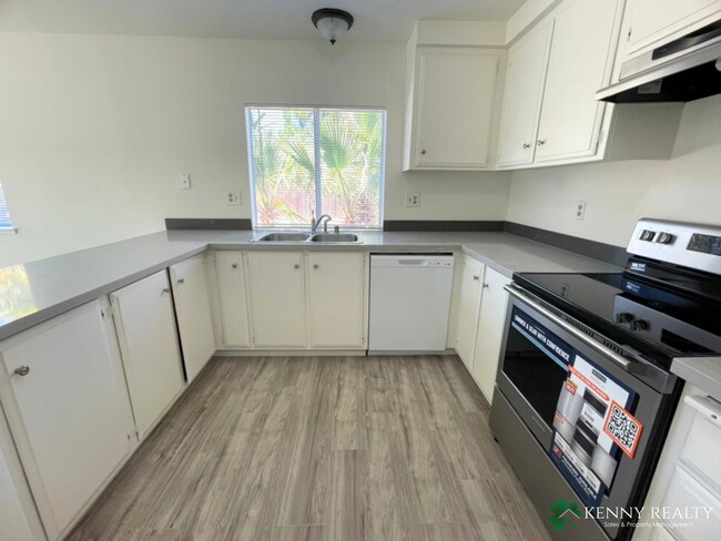 Foto del edificio - 4 Bedroom, 2 Bathroom Home in Foster City ...