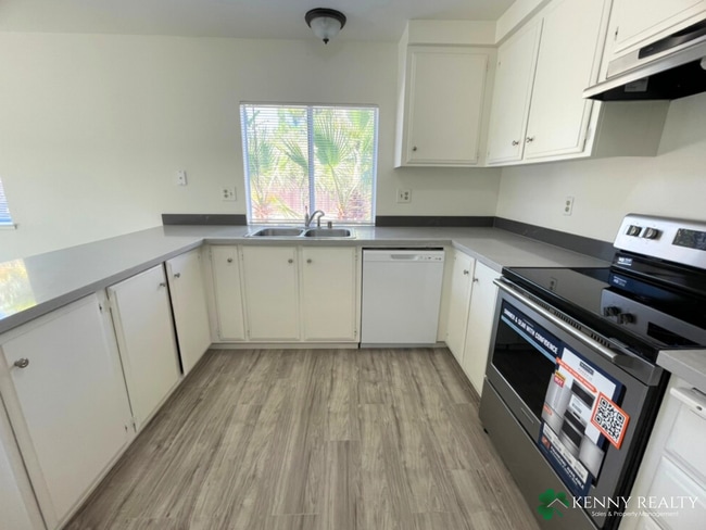 Building Photo - 4 Bedroom, 2 Bathroom Home in Foster City with Large Yard