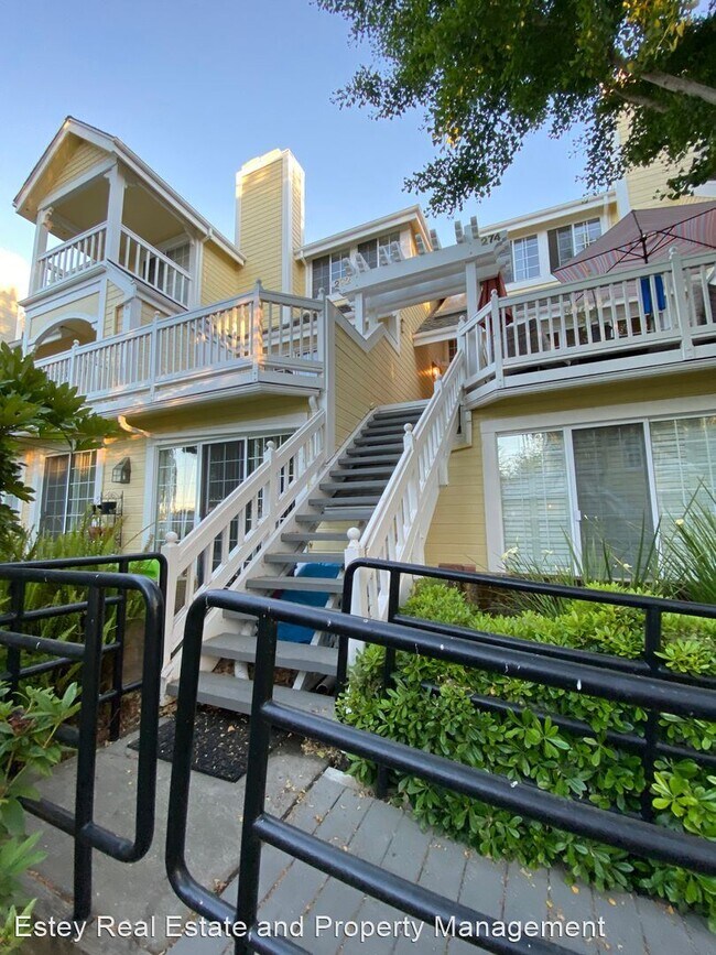 Building Photo - 3 br, 2.5 bath House - 272 East 2nd Street