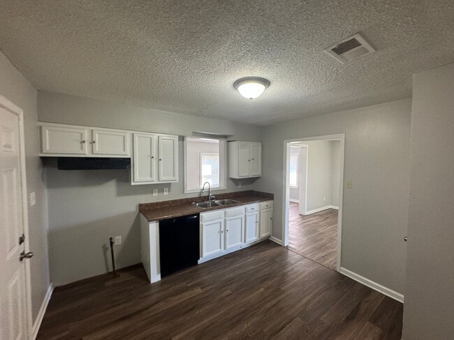 Building Photo - 4628 Windward Dr