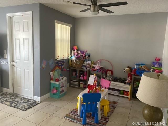 Foto del edificio - 1025 NE 42nd Pl