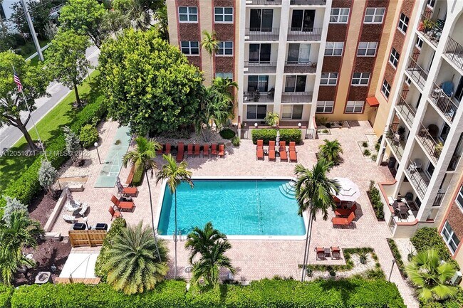 Foto del edificio - 400 N Riverside Dr