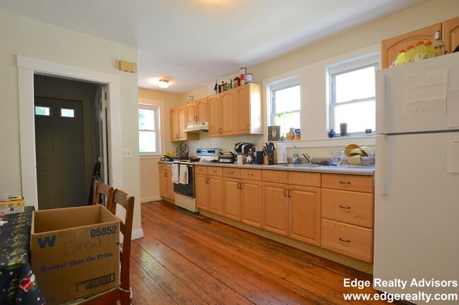 Building Photo - 51 Elmira St