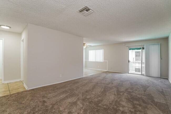 Foto del edificio - 220 E Live Oak St
