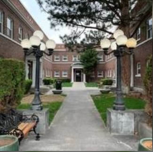 Building Photo - Courtyard Apartments