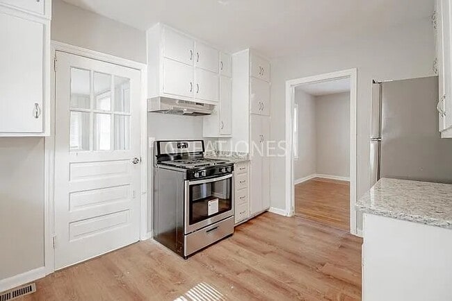 Foto del edificio - 1262 Briarwood Ave