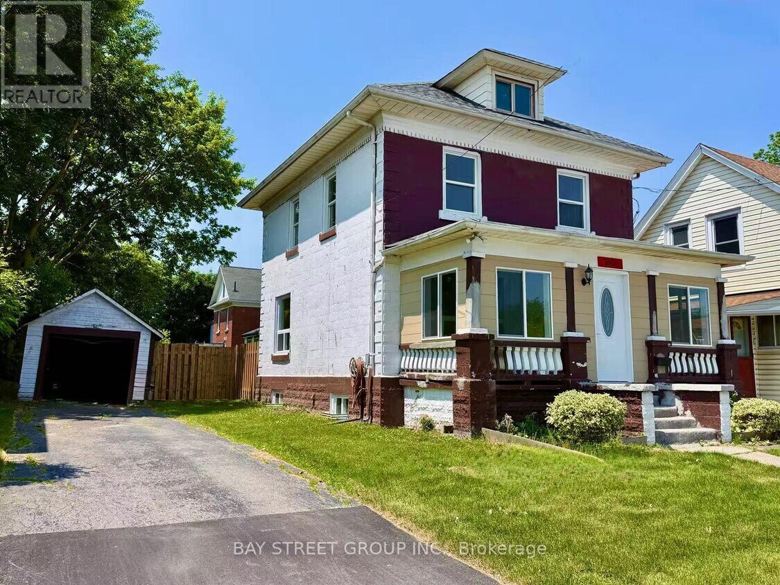 Photo principale - 5043 St Lawrence Ave