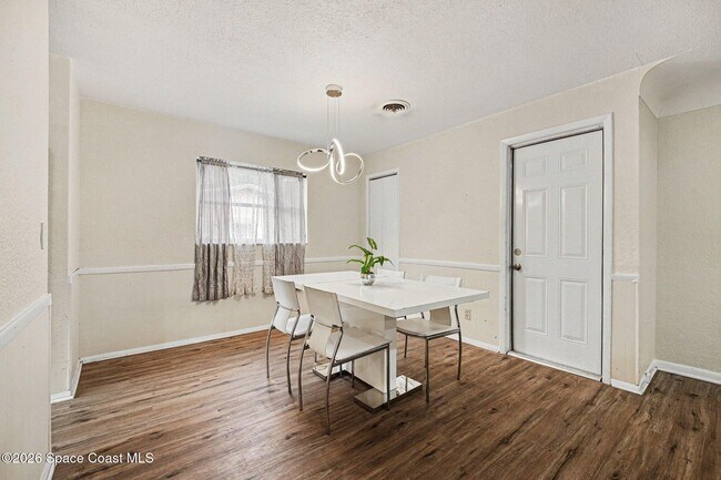 Foto del edificio - 2425 Heritage Dr