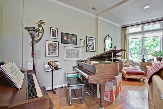 Foto del edificio - 2919 N Burling St