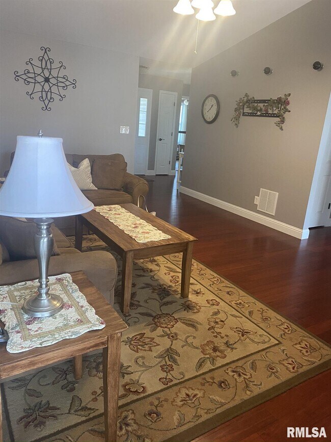 Building Photo - 278 Independence Dr