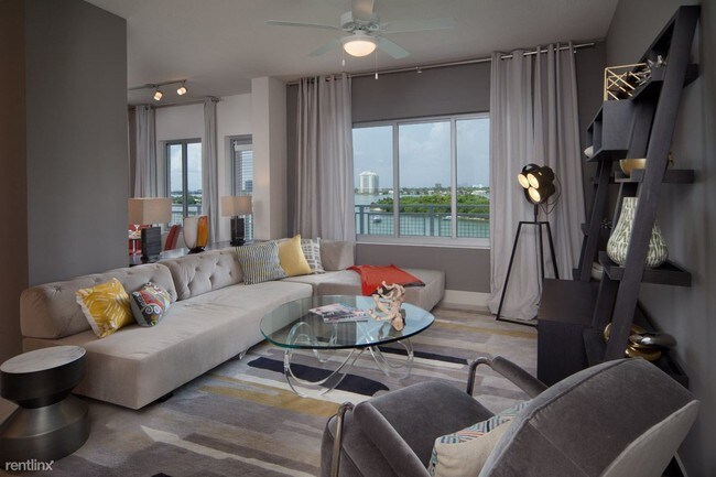 Foto del edificio - 8000 East Dr