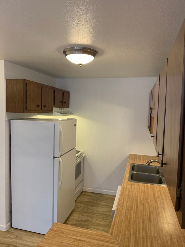 Building Photo - 535 Ouida Way, Unit B