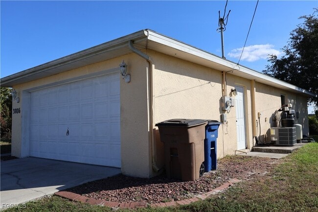 Building Photo - 3805 22nd St SW