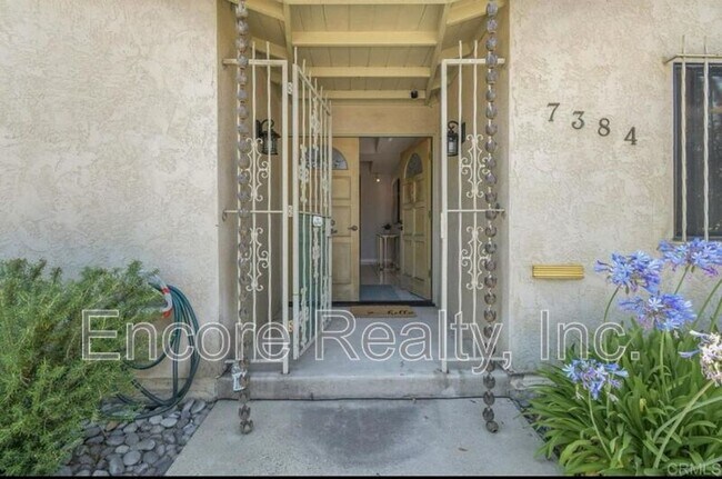 Foto del edificio - 7384 Ballinger Ave