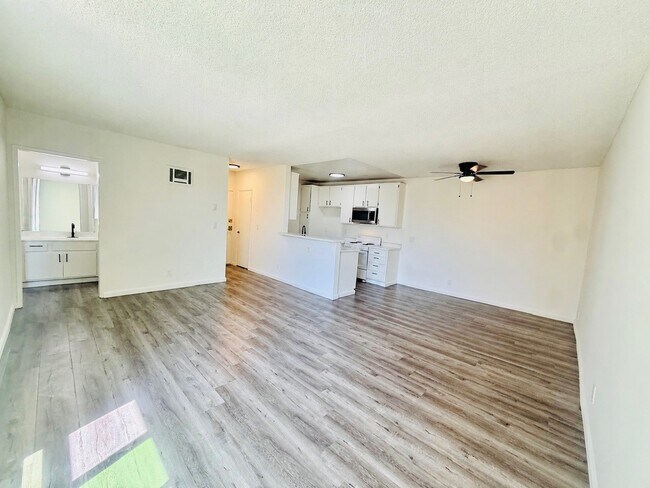 Foto del edificio - Western Serrano Ave Apartments