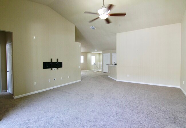 Living room - 2051 Kings Palace Dr