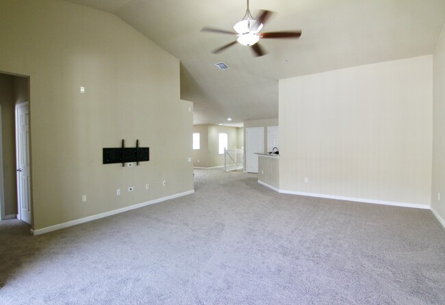 Living room - 2051 Kings Palace Dr