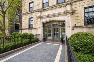 Building Photo - 1000 Hudson St