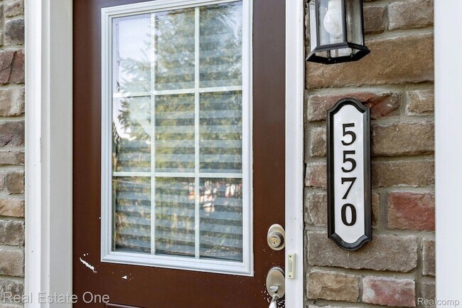 Foto del edificio - 5570 Arbor Chase Dr