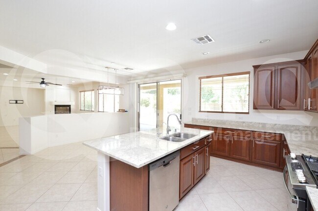 Building Photo - 2128 E Leo Pl