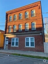 Building Photo - 14 Portland St