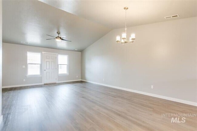 Foto del edificio - 3 bedroom 2 bath duplex near Settlers Park!