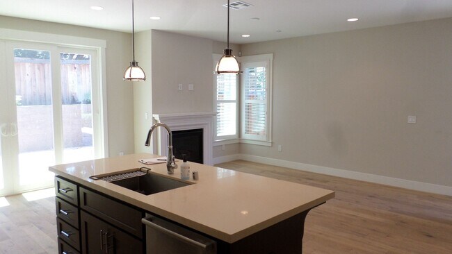 Building Photo - Beautifully Updated Duet in Danville!