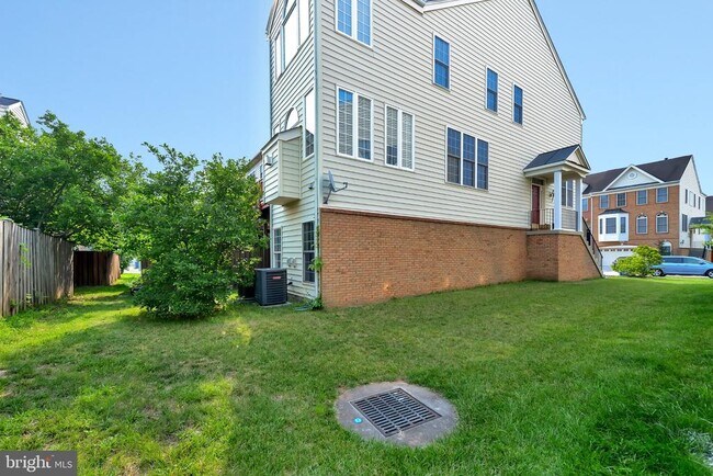 Building Photo - 42704 Sandman Terrace
